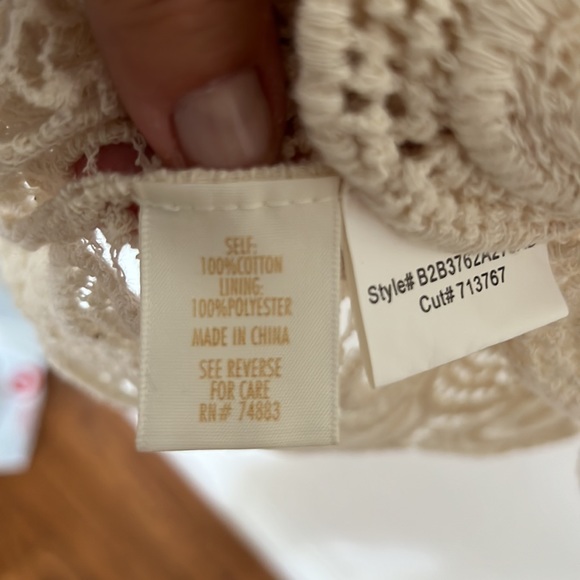 Delicate Lace top - Picture 7 of 7